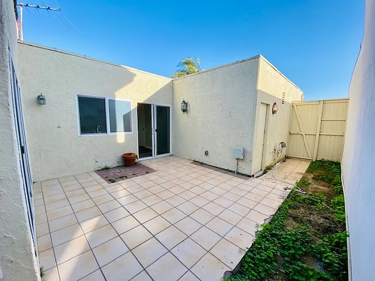 7084 Island Village Dr — Photo 15