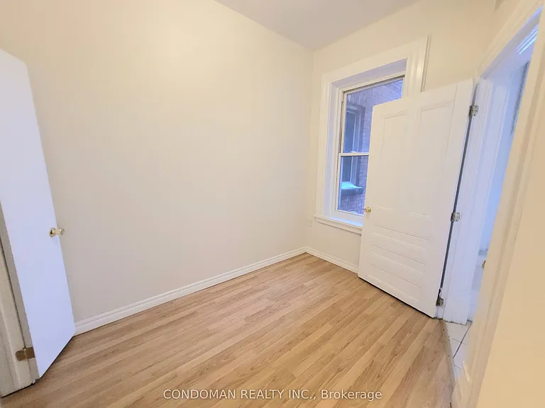 139 1/2 John St S #4 — Photo 8