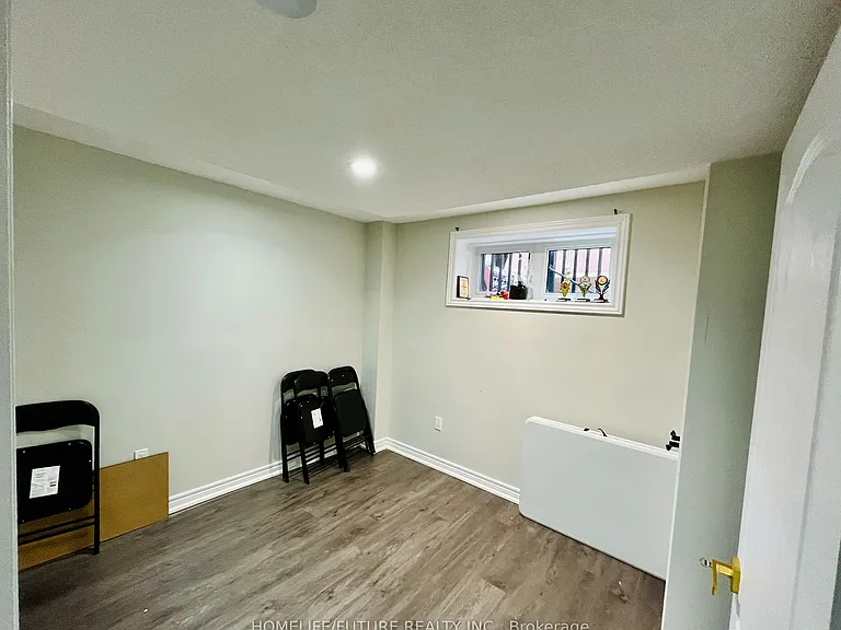 32 Darlet Ave #BASEMENT — Photo 6