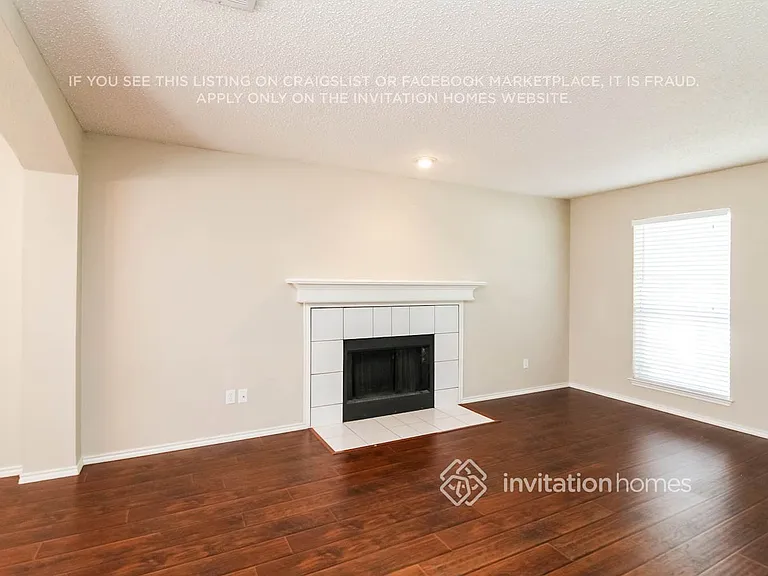 703 Meadowgate Dr — Photo 3