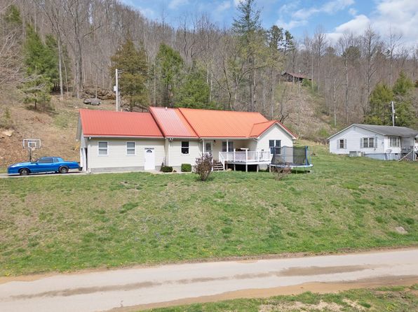 38 Walter Holliday Dr, Hazard, KY 41701