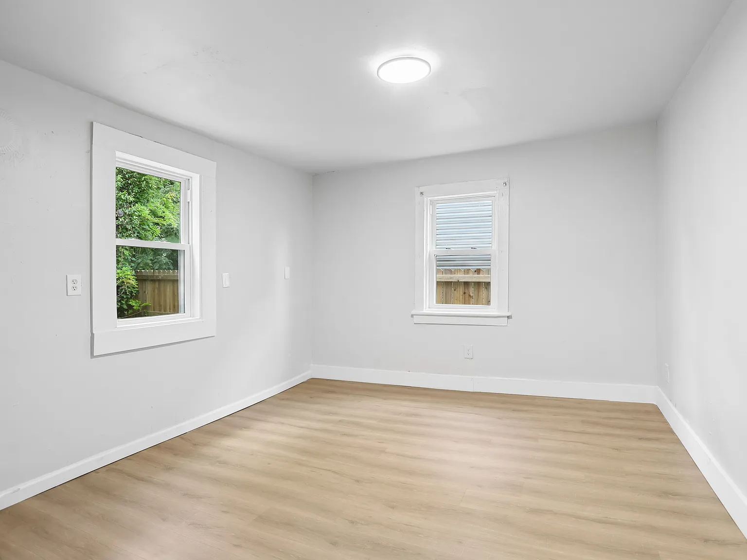 4 bed, 2.0 bath, 1317 sqft, $1,595 — Photo 2