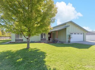 165 Sunbeam Cir, Merlin, OR 97532