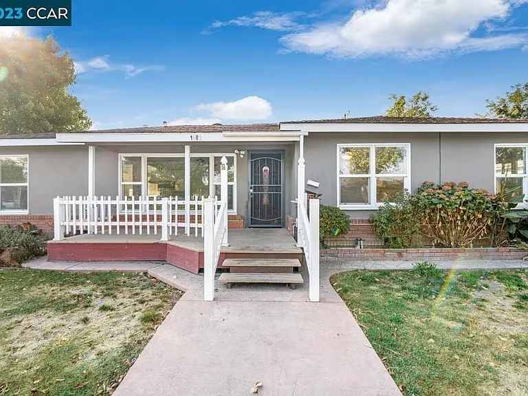 1502 Oakwood Dr — Photo 5