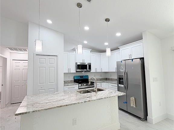 5th image of 1015 Cortez AVE