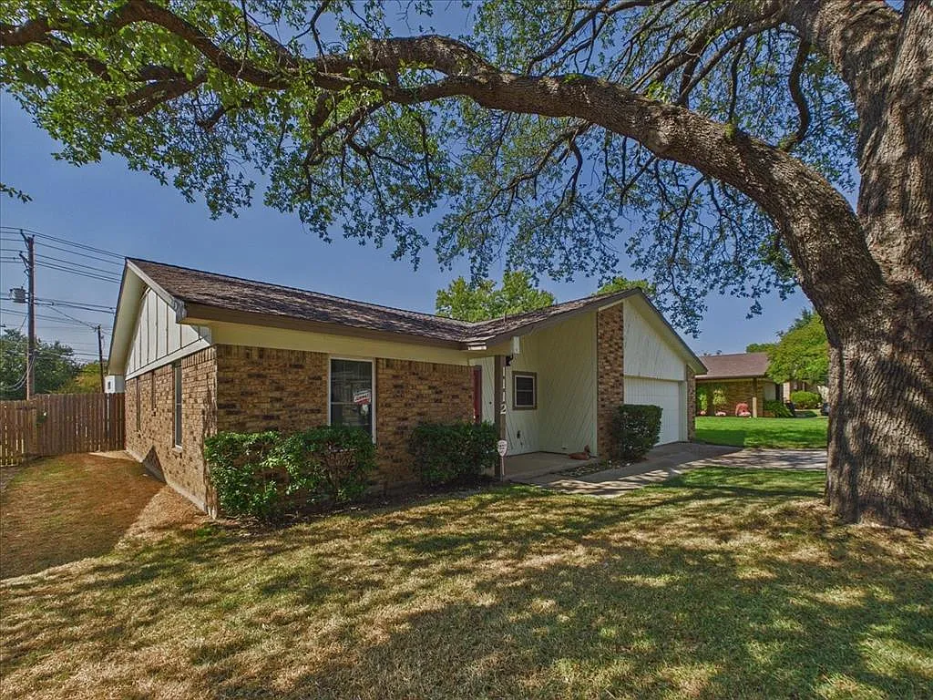 3 bed, 1374 sqft, $2,500 — Photo 3