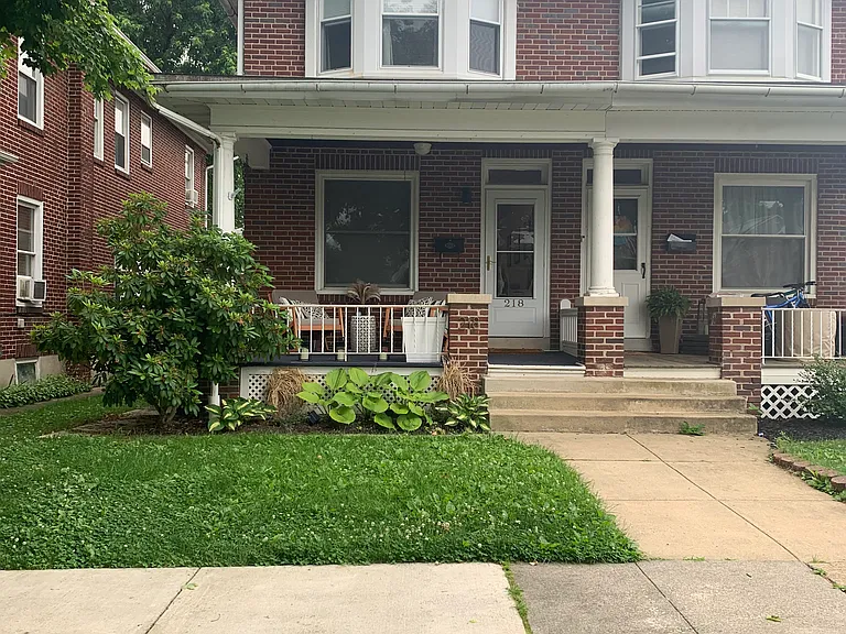 218 Telford Ave — Photo 1