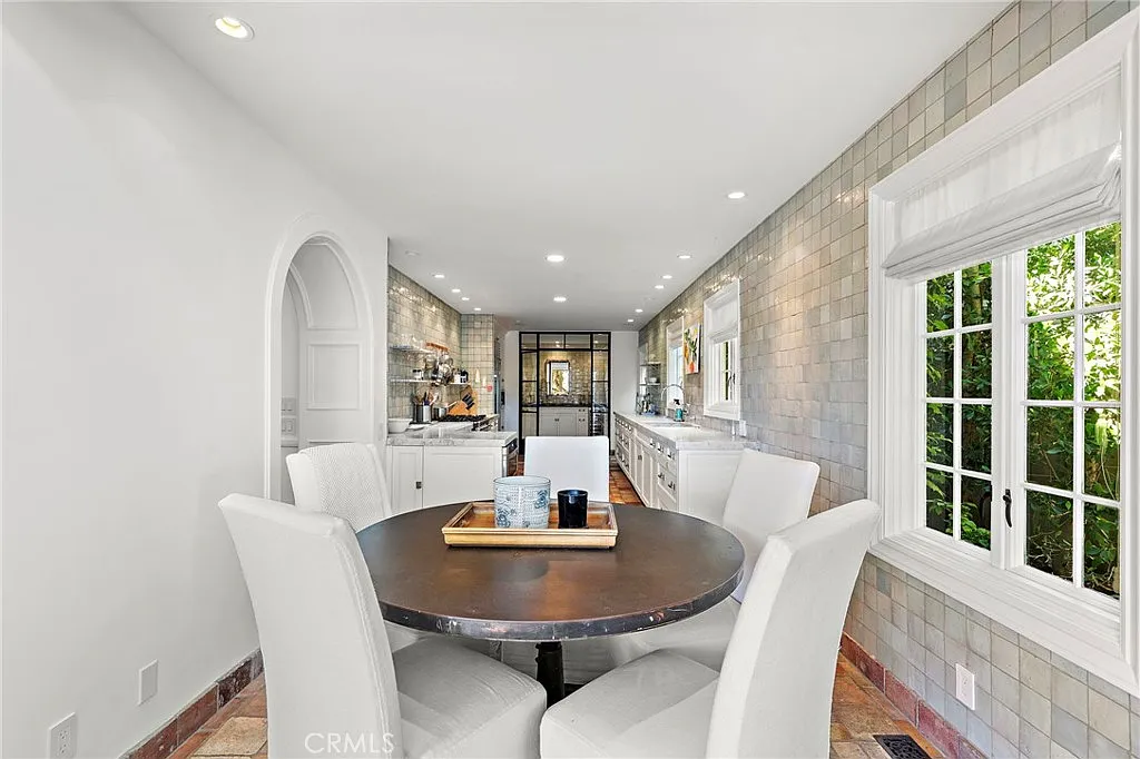 4 bed, 3.5 bath, 3789 sqft, $30,000 — Photo 4