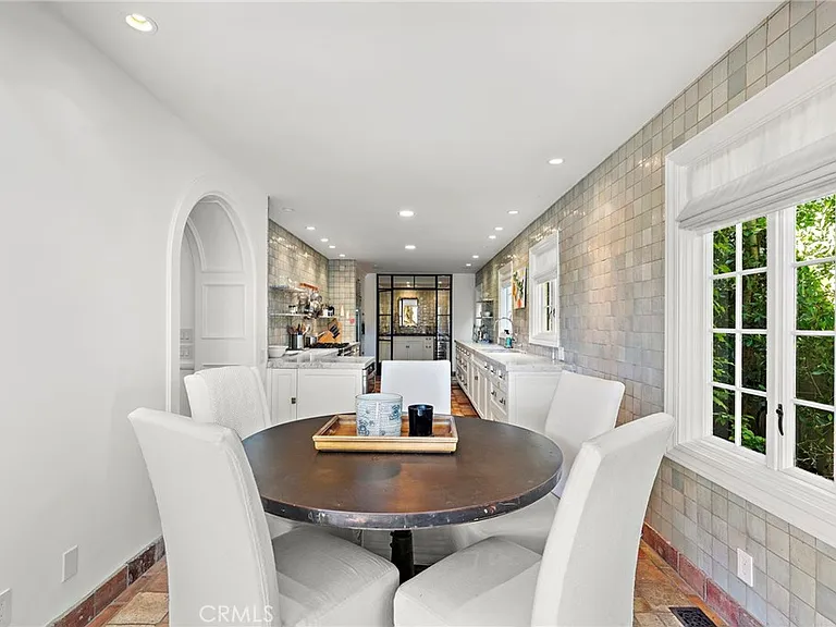464 Holly St — Photo 4