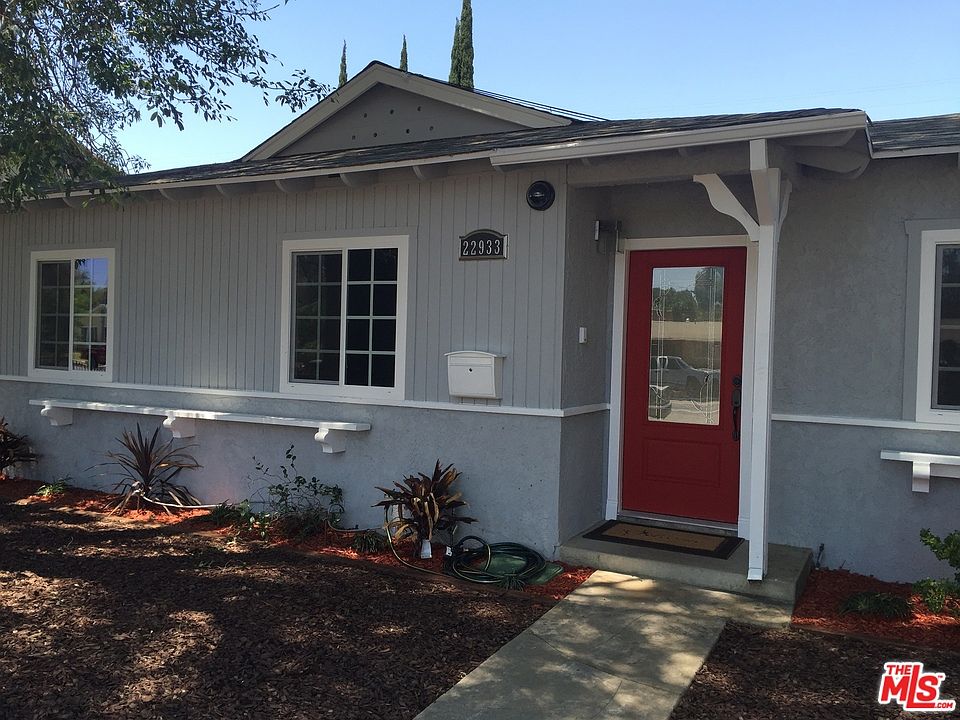 1st image of 22933 Saticoy St