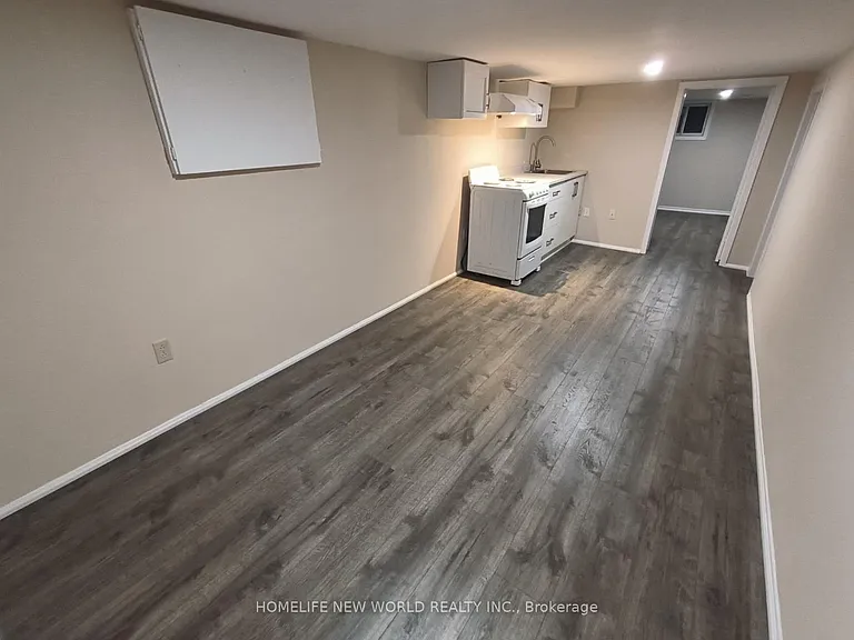55 Chamberlain Ave — Photo 3