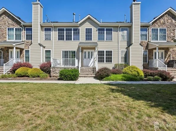 64 Chariot Ct, Piscataway, NJ 08854