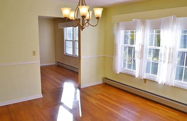 5 bed, 2.5 bath, 3500 sqft, $5,900 — Photo 2