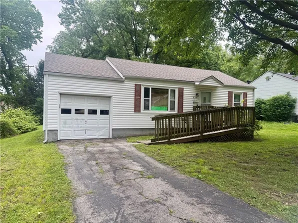 6741 Barton St, Shawnee, KS 66203