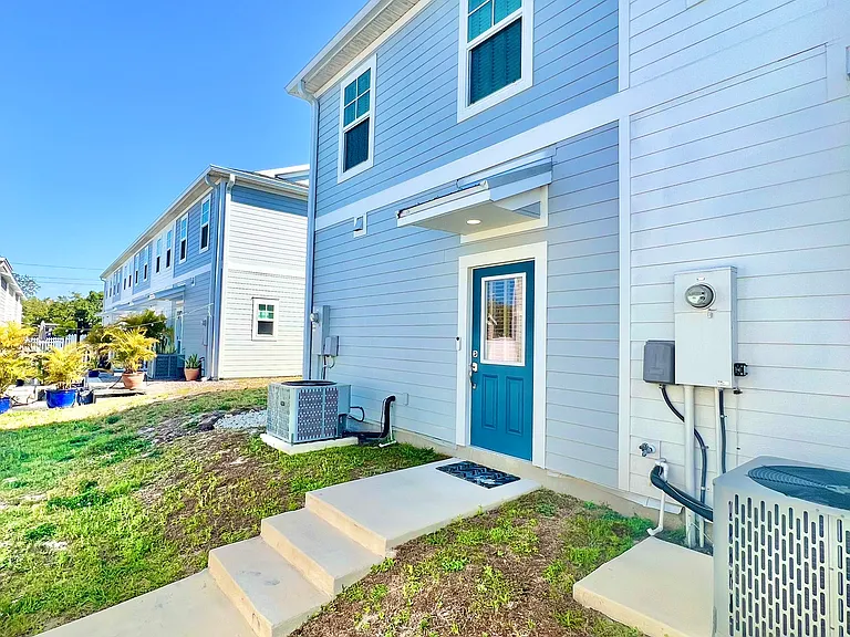 141 N Ring Ave — Photo 30
