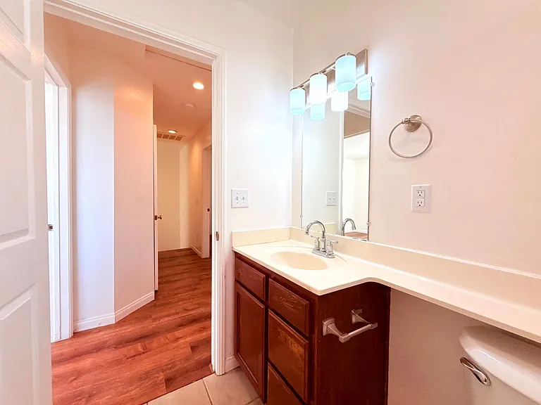 762 W. 21st St. — Photo 19