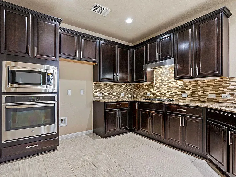 7324 Bandera Ranch Trl #B — Photo 27