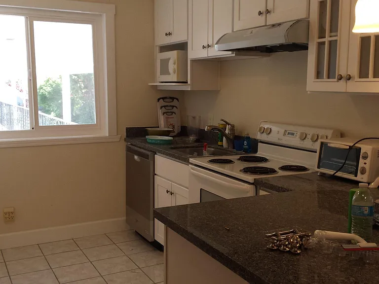 357 Hawthorne Ave #C — Photo 32