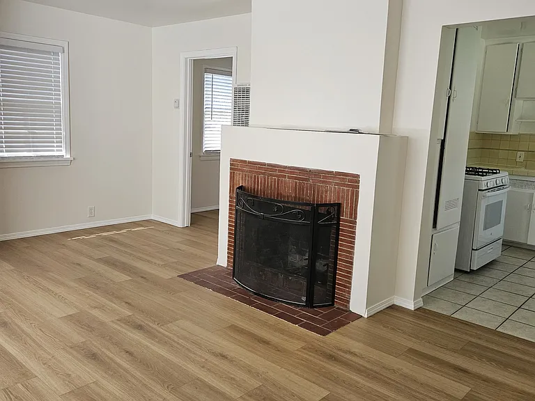 2034 Chestnut Ave — Photo 3
