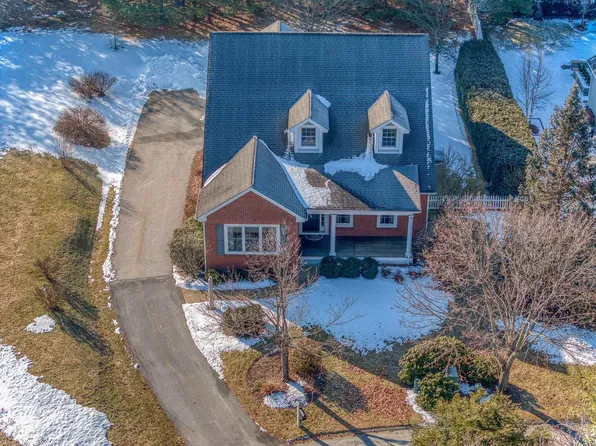 21 Bowman Parade Road, Bedford, NH 03110