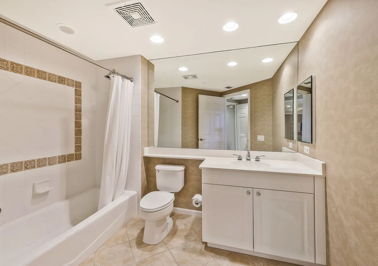 2 bed, 2.5 bath, 2000 sqft, $8,000 — Photo 2