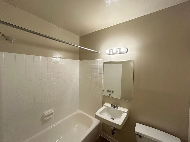 Woodhaven Apartments — Photo 5