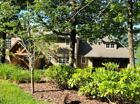 535 Hawk Mountain Road, Lake Toxaway, NC 28747