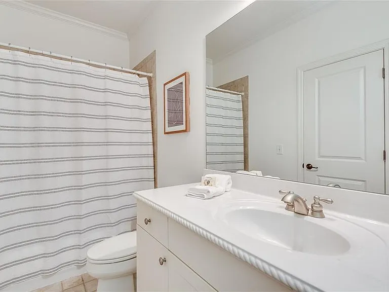 240 Lullwater Ct — Photo 46
