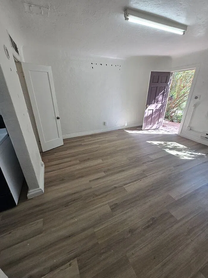 Studio, 1.0 bath, 350 sqft, $750 — Photo 4