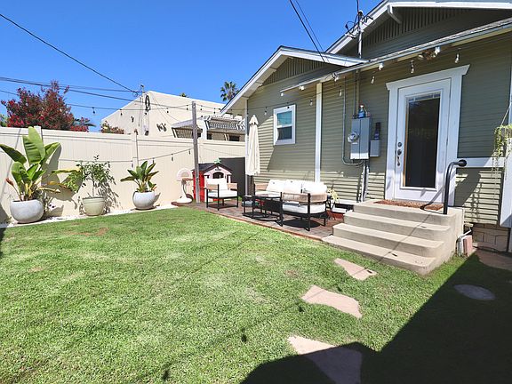 5th image of 1109 Bennett Ave