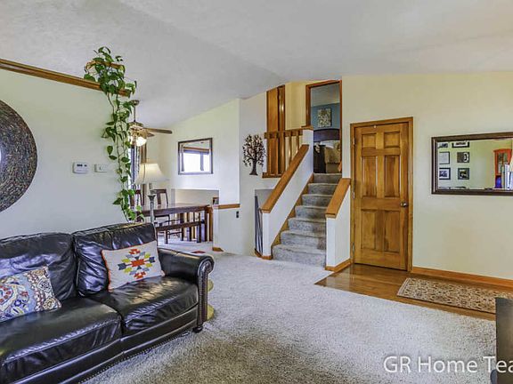 3rd image of 5997 Brookfarm Dr SE