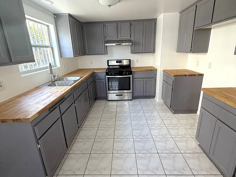 1503 W Adams Blvd — Photo 10