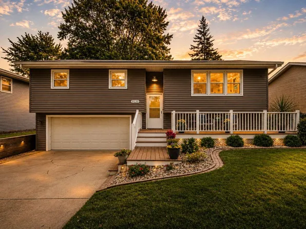 9539 Hawthorne Dr, Munster, IN 46321