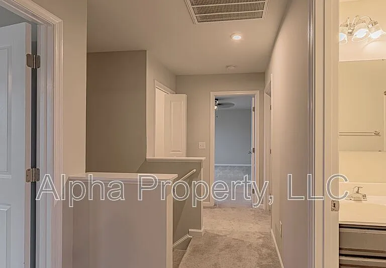 10 Torrington Dr — Photo 12