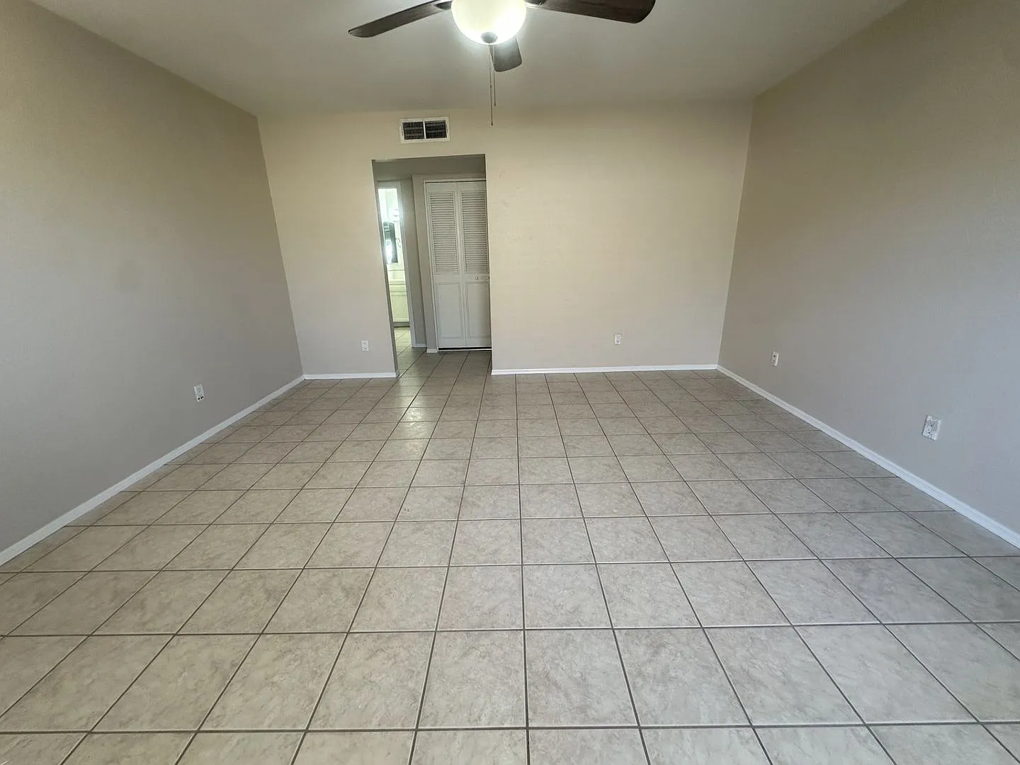 Tempe Single Level 3 Bedroom Twin Home With A 1 Car Garage And Covered Parking — Photo 2