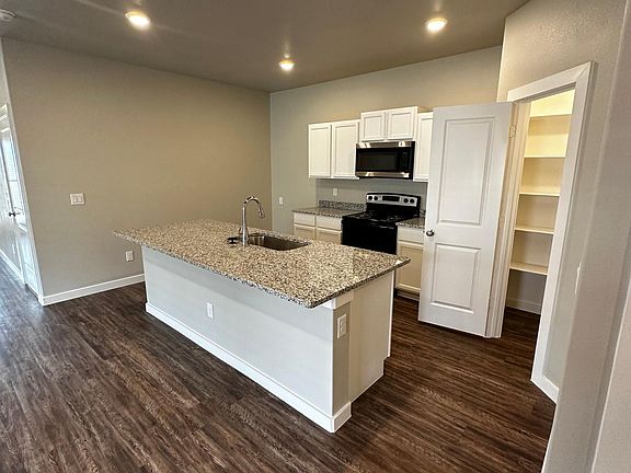 5th image of 3404 Tiffin Ave #B