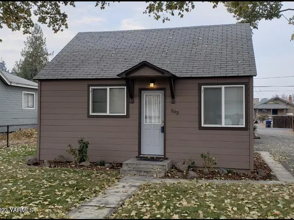203 W Fremont Ave, Selah, WA 98942