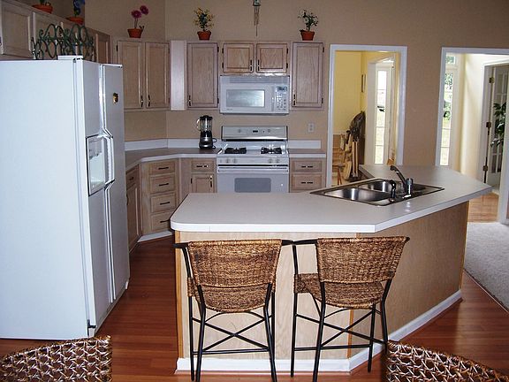 Wonderful Kitchen with center Island 