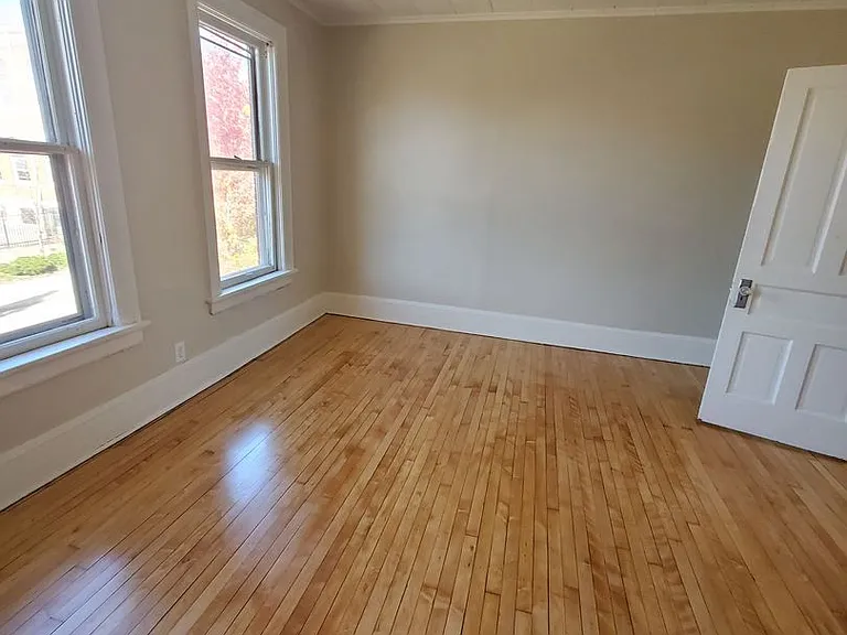 800 E Chambers St./3010 N Fratney St. (6 Unit) — Photo 5