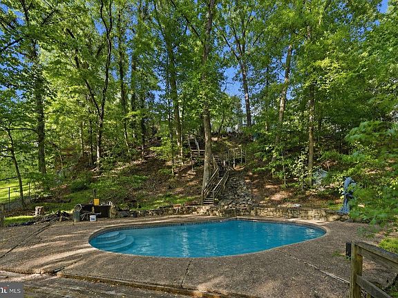 5th image of 511 Holly Rd