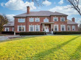 10532 N Wood Crest Dr, Mequon, WI 53092