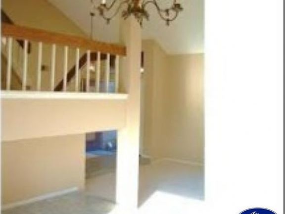 5th image of 693 Sunningdale Dr