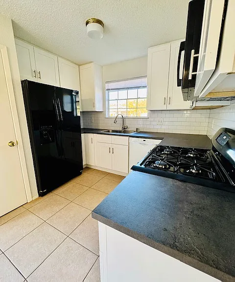 2130 Andover Dr — Photo 4