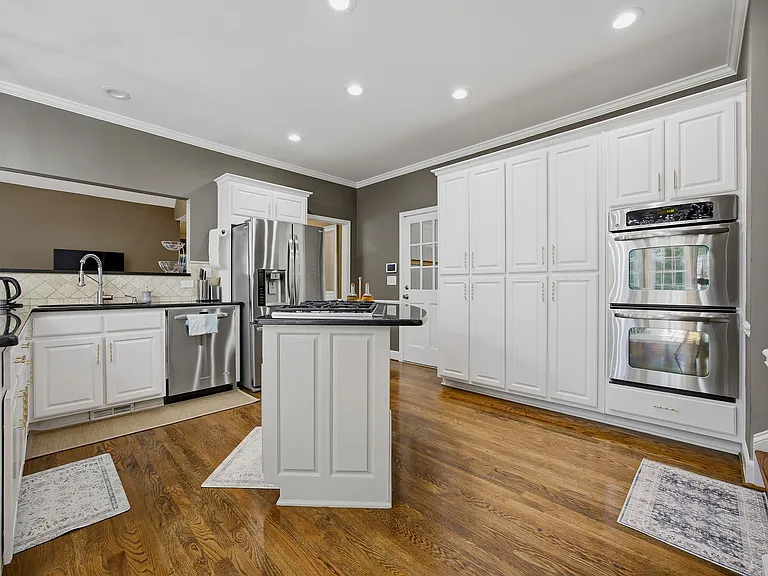 10530 Tuxford Dr — Photo 5