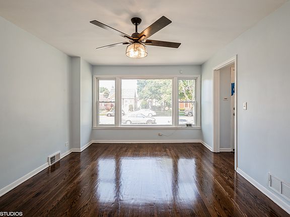 3rd image of 10725 S King Dr