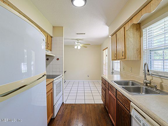 5th image of 461 MELROSE Court
