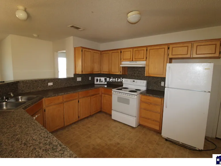 4607 Lloyd Dr — Photo 49
