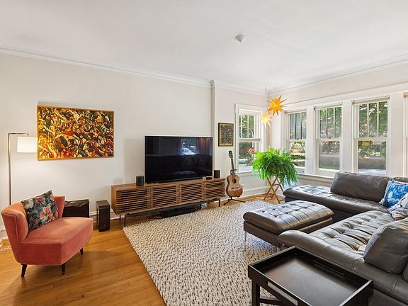 5th image of 5752 N Sacramento Ave