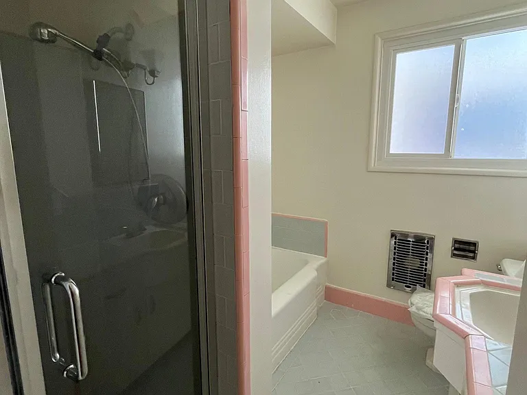 446 1/2 Landfair Ave #446-1/2 — Photo 9