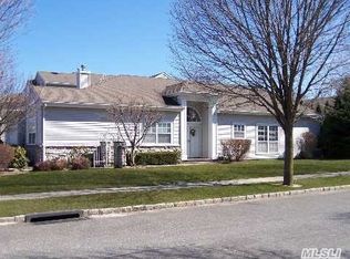 130 Windwatch Dr, Hauppauge, NY 11788